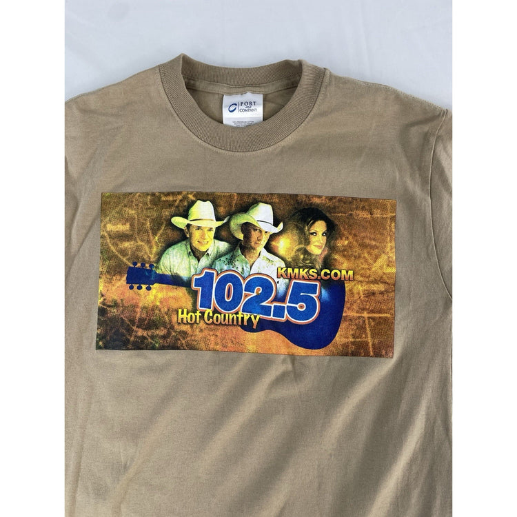 Mens C | Port And Company Light Brown “102.5 Hot Country” Radio T-Shirt Size M