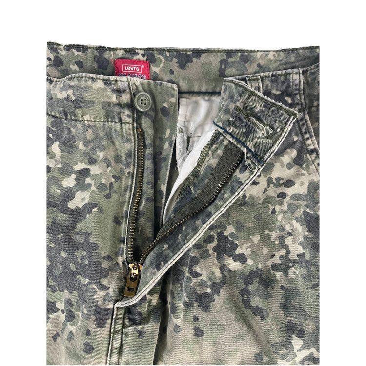 Mens Levis 469 Loose Green Camo Print Cargo Shorts Size 36X10