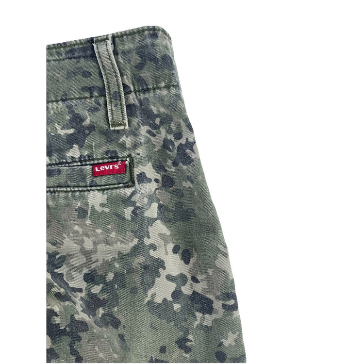 Mens Levis 469 Loose Green Camo Print Cargo Shorts Size 36X10