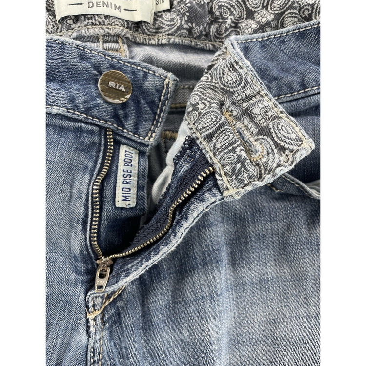 Women’s Ariat REAL DENIM Slim Mid Rise Bootcut Light Wash Blue Jeans Size 31r