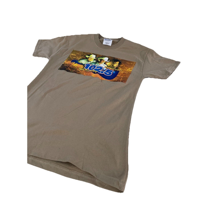Mens C | Port And Company Light Brown “102.5 Hot Country” Radio T-Shirt Size M