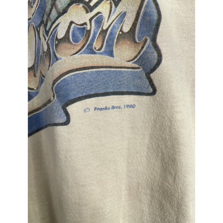 Mens Vintage Beige 1980 Willie Nelson “On The Road Again” TShirt Sz Medium 38-40