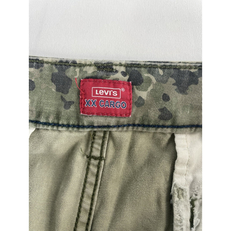 Mens Levis 469 Loose Green Camo Print Cargo Shorts Size 36X10