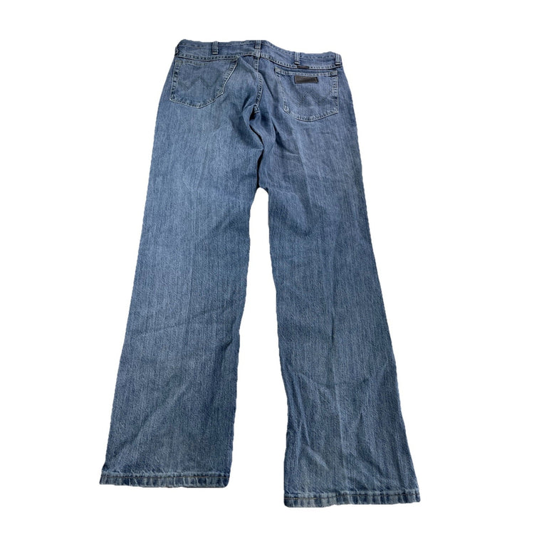 Men’s Wrangler Relaxed Straight Light Was Blue Jeans Size 36x32