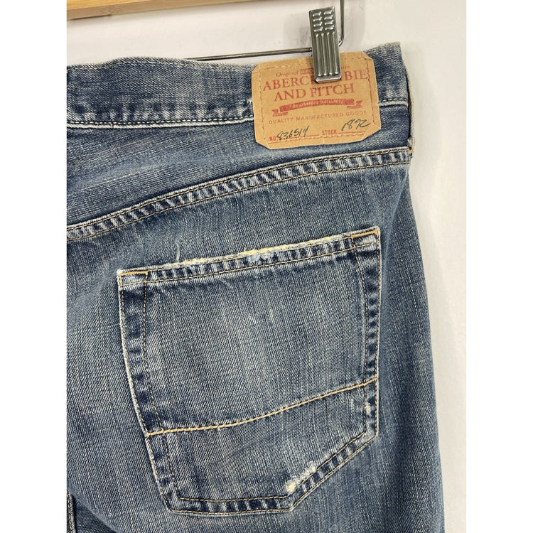 Men’s Abercrombie & Fitch 5 Pocket Straight Distressed Wash Denim Jeans 33x32