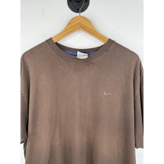 EARLY 2000’S MENS NIKE T- SHIRT