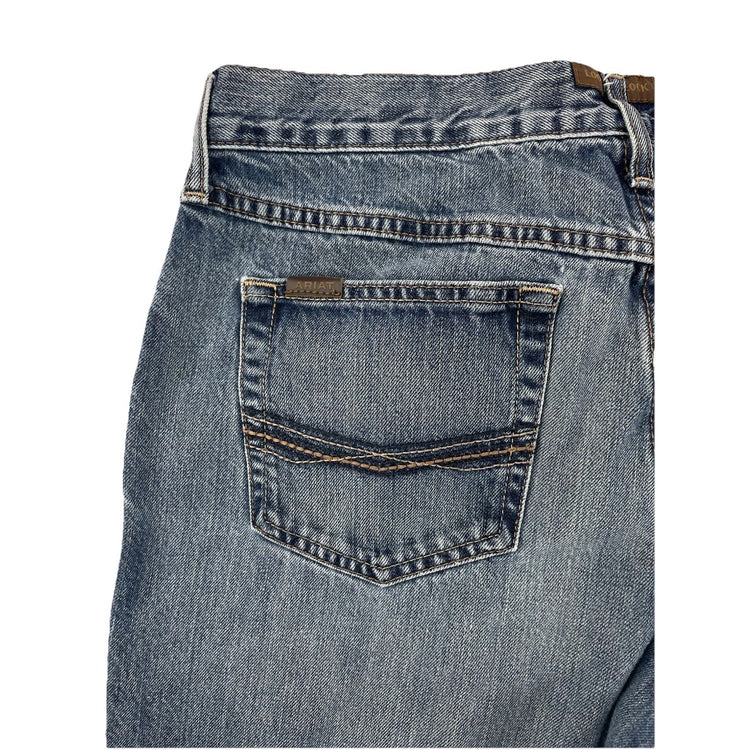 Men’s Ariat Legacy M2 Traditional Relaxed Bootcut Medium Wash Size 33x32