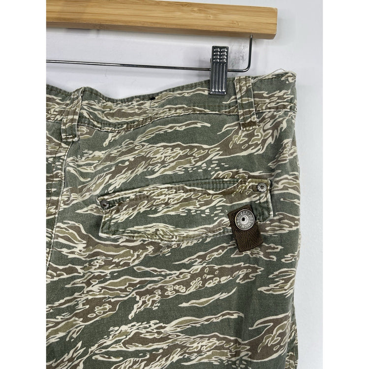 Vintage Y2K Men's Request Premium Cargo Camo Pants 36x30