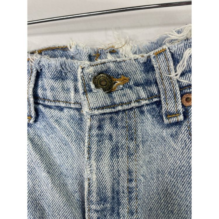90s Vintage distressed women’s Levi Jean shorts Sz 32